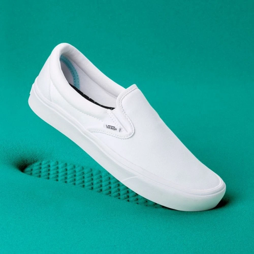 Vans ComfyCush Slip-On In White - Image 2