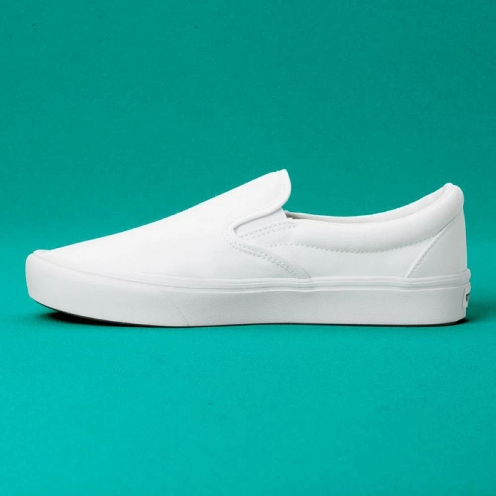 Vans ComfyCush Slip-On In White - Image 3